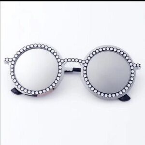 White Sunglasses. Unisex. NWT
